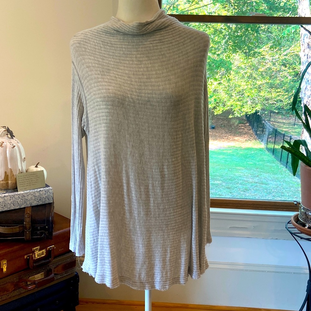 We The Free open back Light Gray Tunic Top size medium!